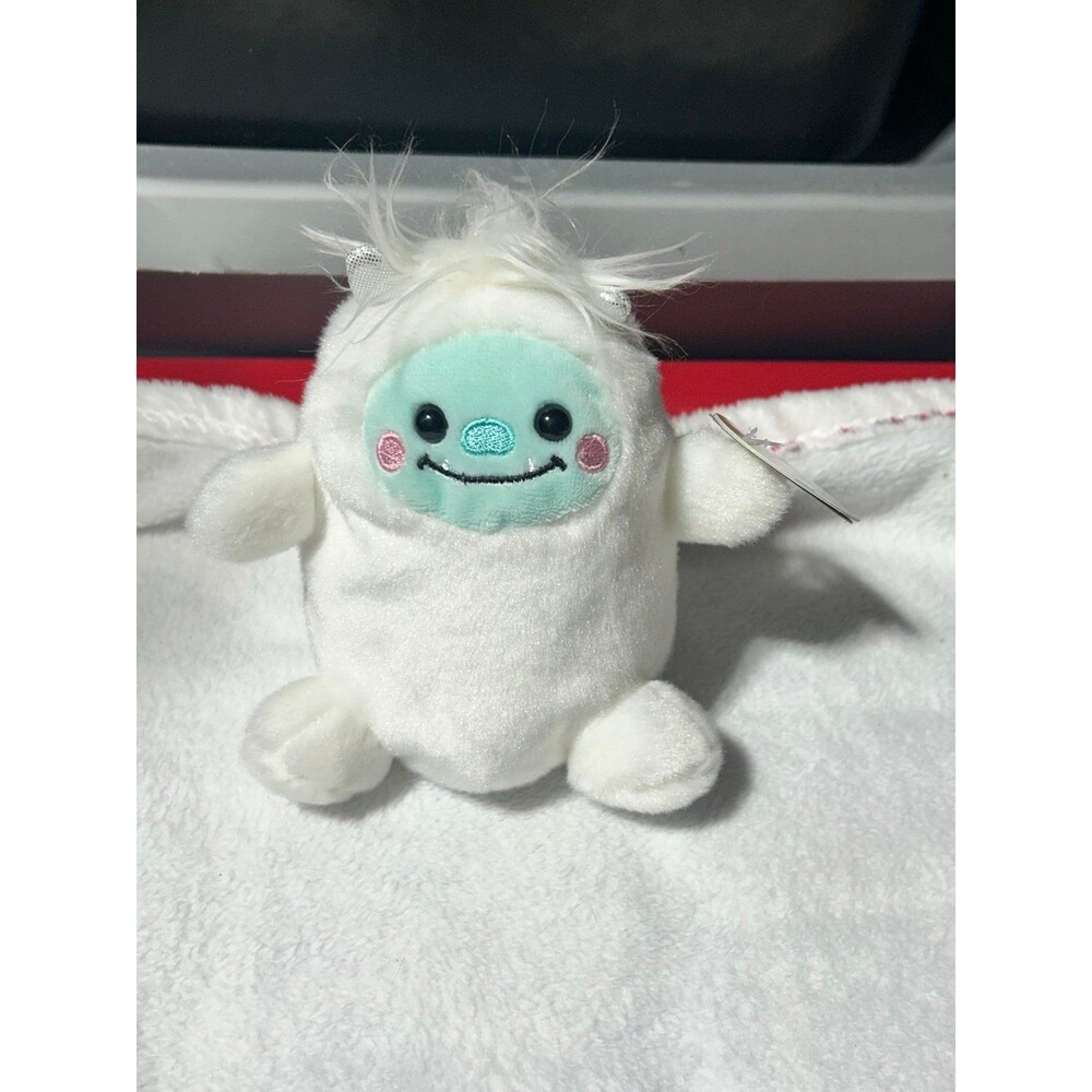 Palm pals yeti